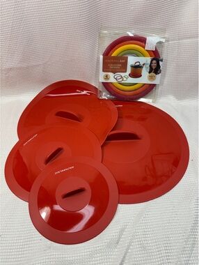 Rachael Ray silicone suction lids & 4-pack of Rachael Ray silicone trivets